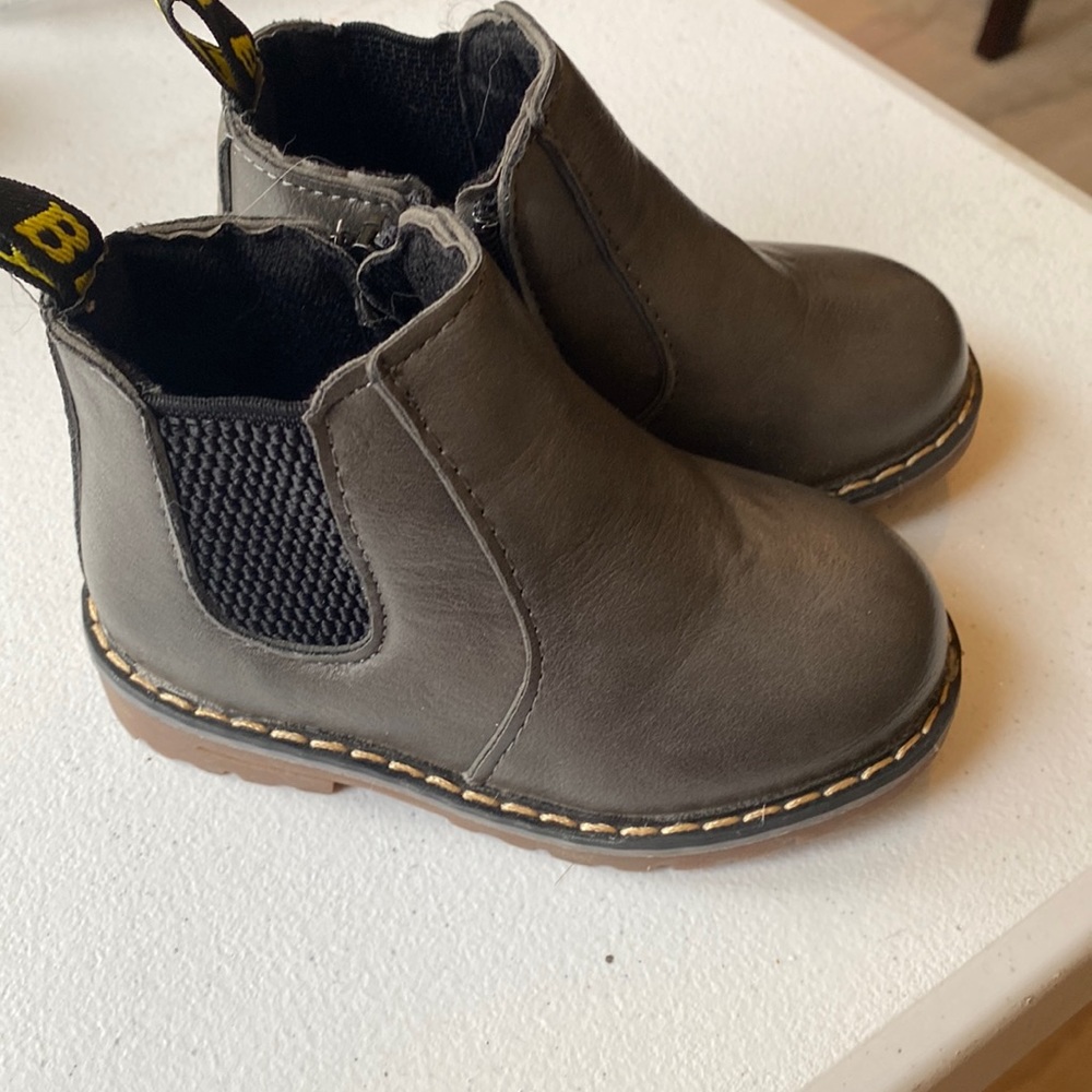 DADAWEN Boys/ Girls  Comfort Chelsea Ankle Boots  size 6c